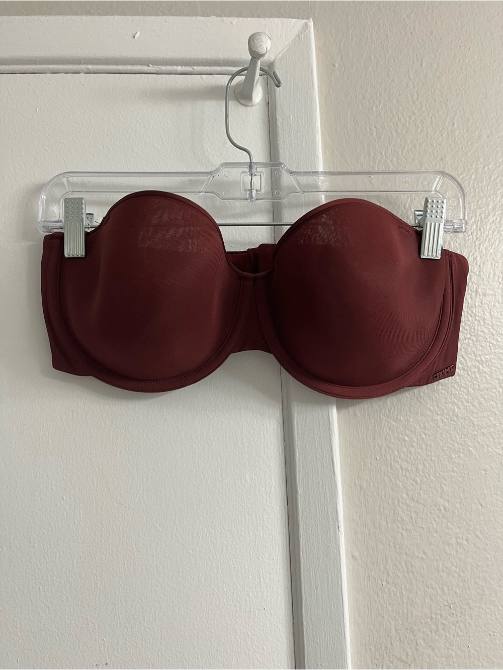 SKIMS Strapless Contour Bra in Deep Burgundy